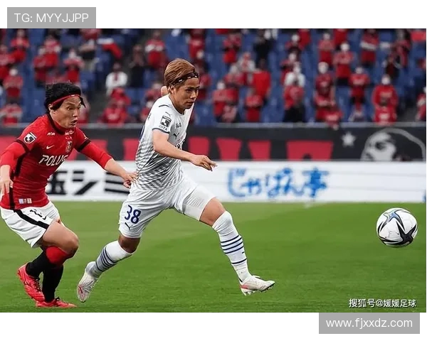 岐阜足球队迎战熊本深红队全力争胜展现球队风采